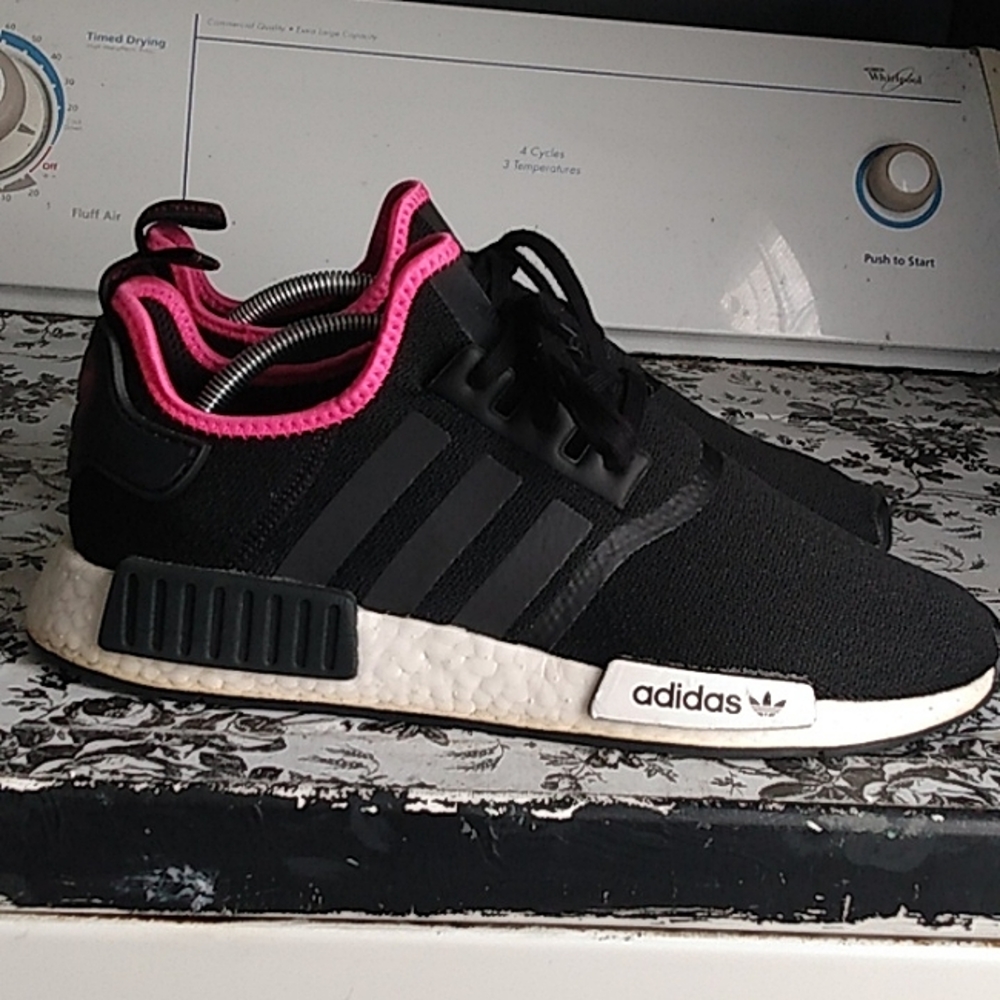 Adidas NMD R1 “Black Shock Pink” 2019